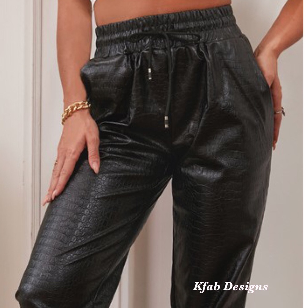 ❤️LAST 1! Must Have Faux Leather Textured Joggers - Picture 5 of 6